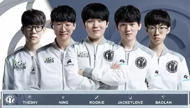 他们用观察 他们用观察