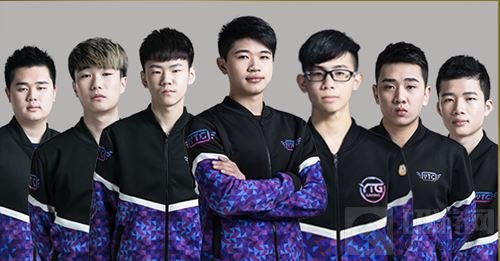 右中场 右中场